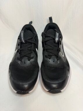 Nike Cosmic Runner Big Kids' Road Running Shoes - Black/White - Size 5.5Y